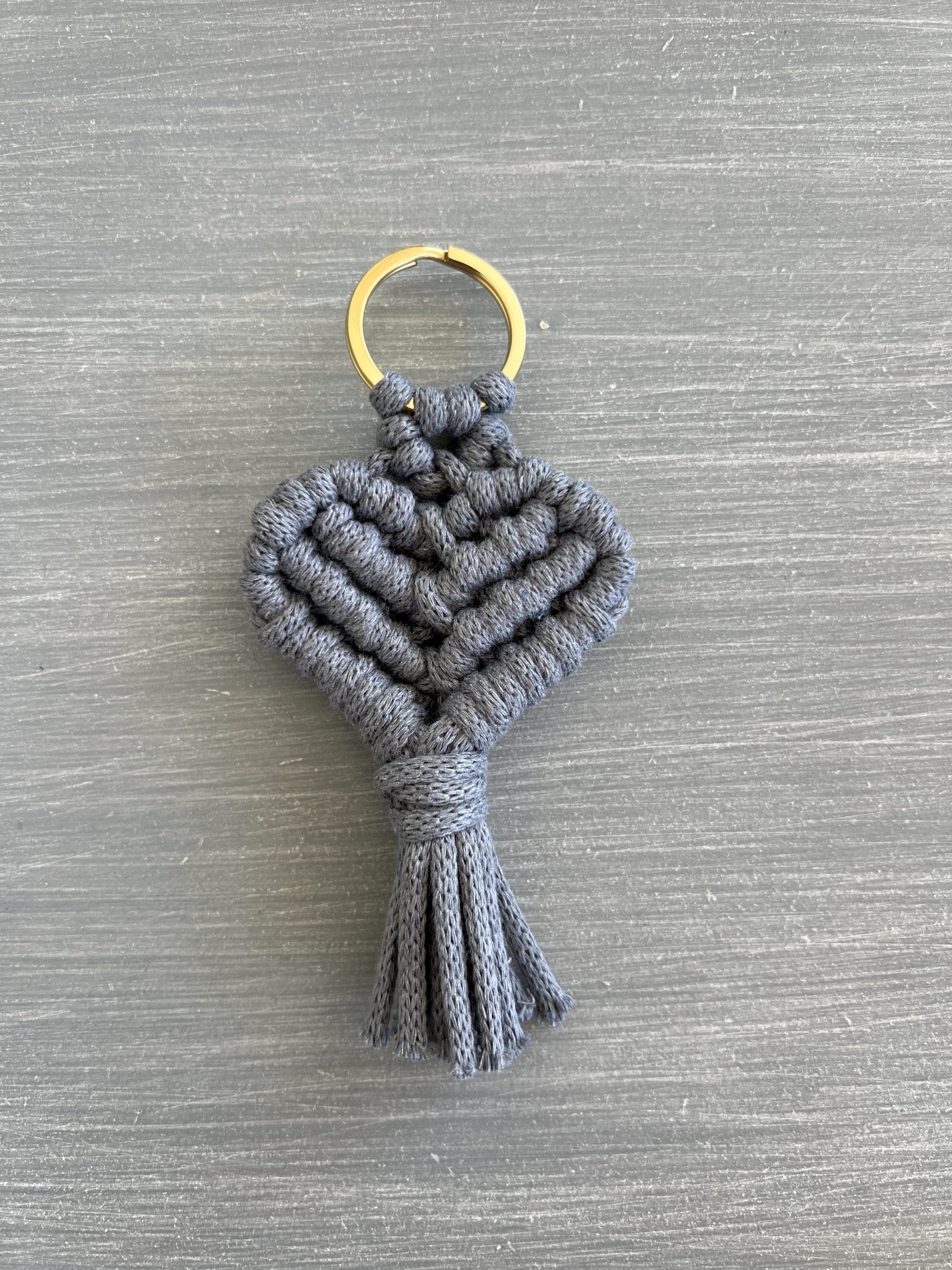 KEY45 Μπρελόκ γκρι καρδιά μακραμέ - Image 1