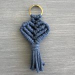 Μπρελόκ μπλε καρδιά μακραμέ