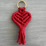 Μπρελόκ κόκκινη καρδιά μακραμέ