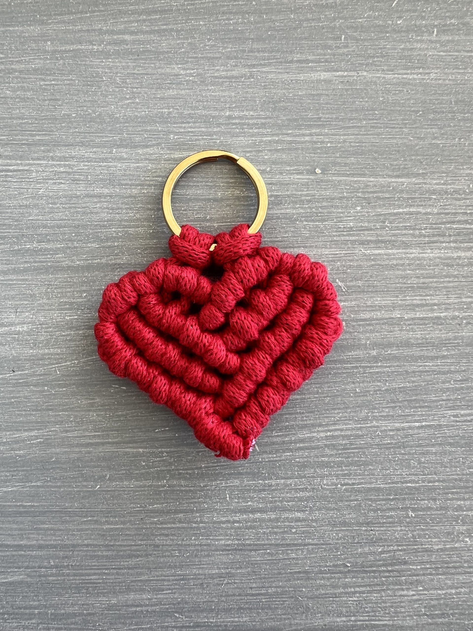 KEY58 Μπρελόκ κόκκινο καρδιά μακραμέ - Image 1
