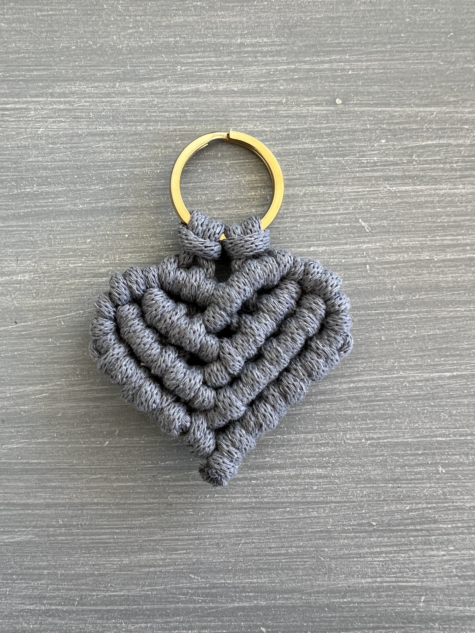 KEY62 Μπρελόκ γκρι καρδιά μακραμέ - Image 1
