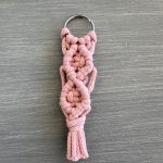 Μπρελόκ ροζ μακραμέ