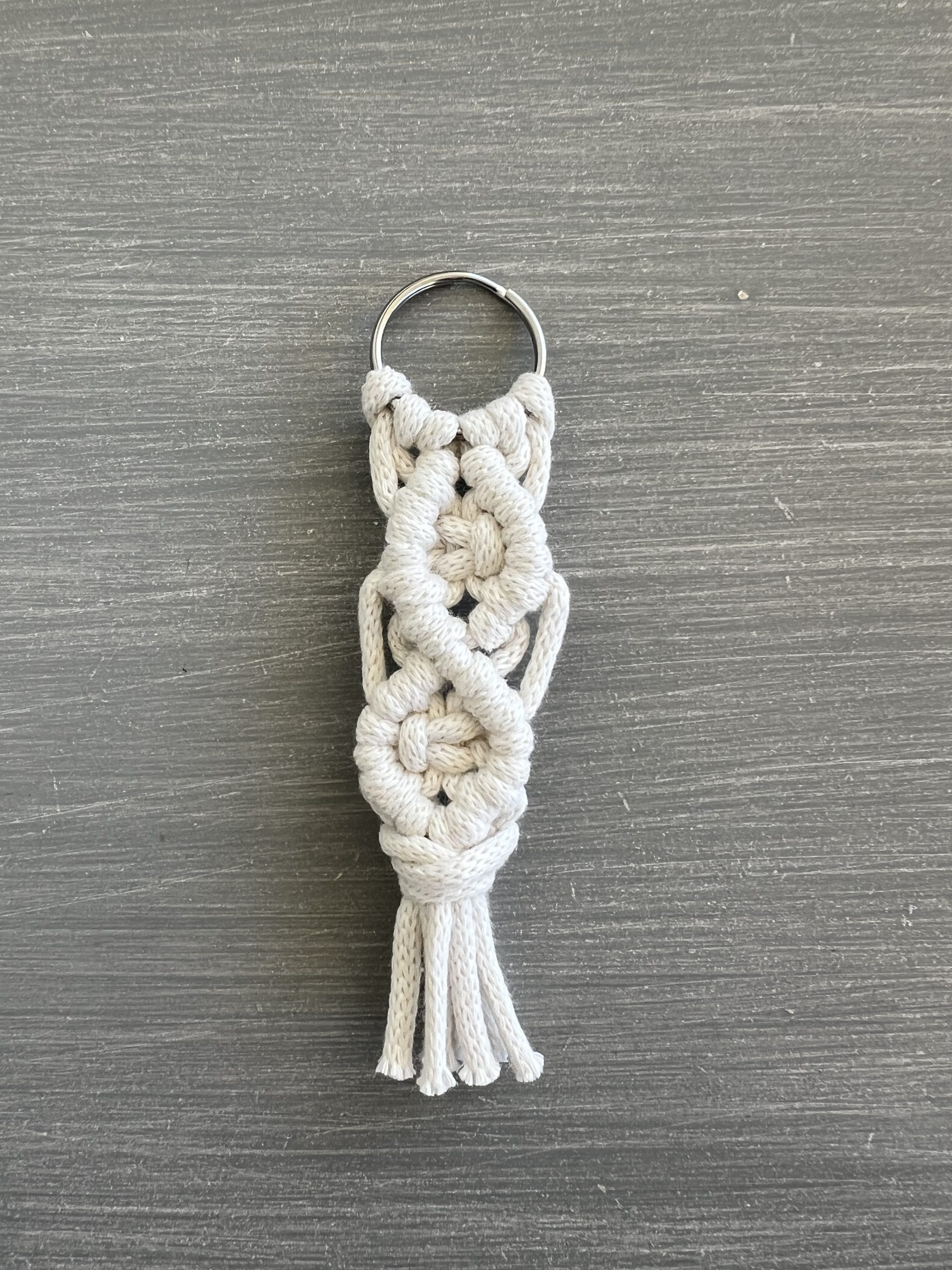 KEY66 Μπρελόκ μπεζ ανοιχτό μακραμέ - Image 1