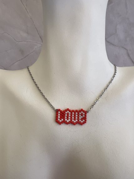 Κολιέ love κεντημένο με χάντρες Miyuki και ασημί αλυσίδα