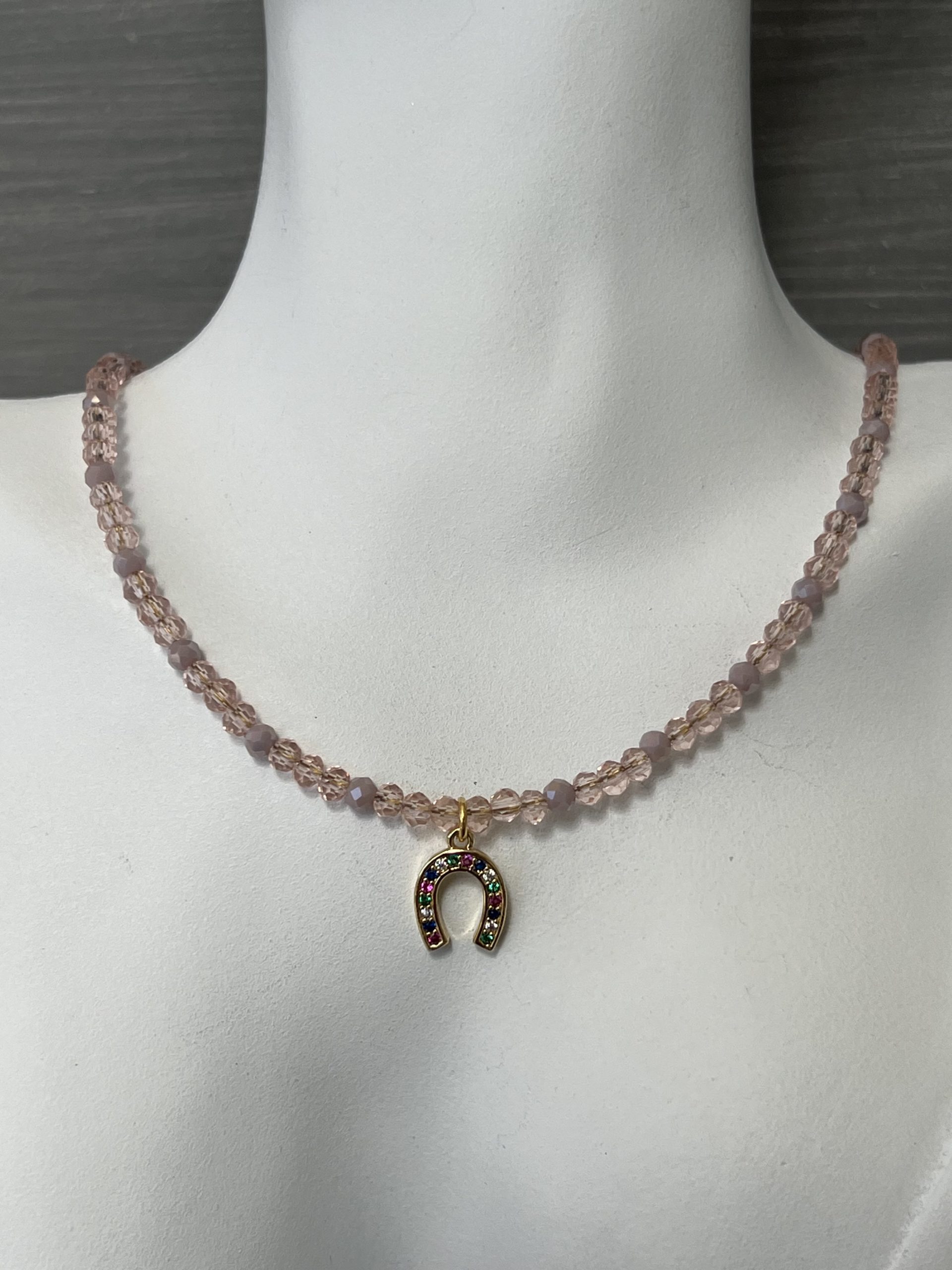 NEC155B Κολιέ με ροζ - μωβ πέτρες και πέταλλο - Image 1
