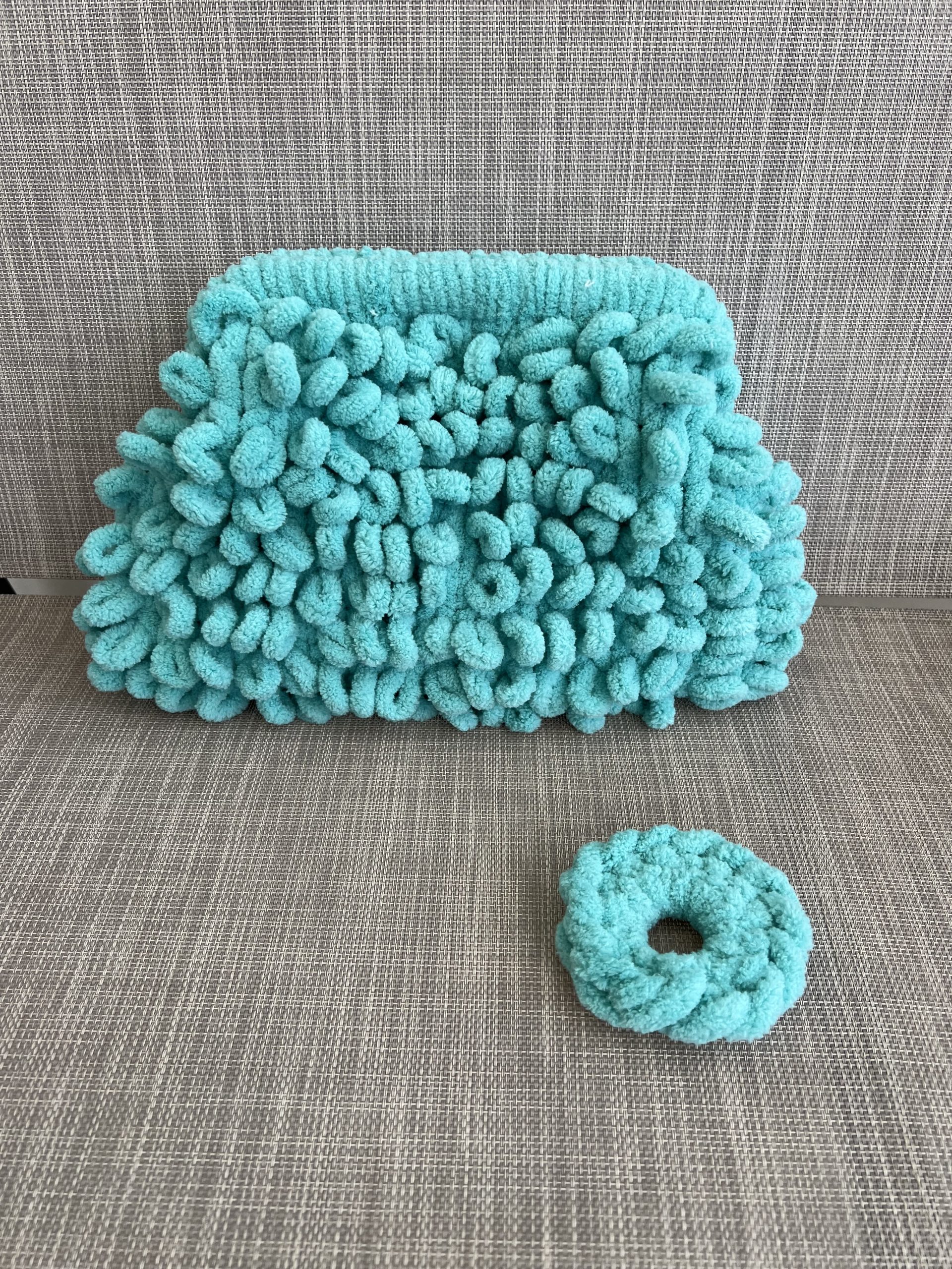 BG21B Puffy Bag Green 25cm - Image 1