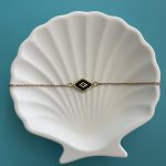 Βραχιόλι μάτι κεντημένο με μαύρες χάντρες Miyuki και χρυσή αλυσίδα