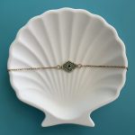 Βραχιόλι μάτι κεντημένο με γαλάζιες χάντρες Miyuki και χρυσή αλυσίδα