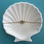 Βραχιόλι μάτι κεντημένο με άσπρες χάντρες Miyuki και χρυσή αλυσίδα