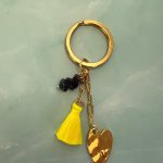 Μπρελόκ καρδιά με κίτρινη φούντα κ πέτρες από αμέθυστο
