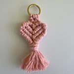 Μπρελόκ ροζ καρδιά μακραμέ