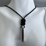 Κολιέ ασημί μπάρα με μαύρο κορδόνι