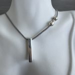 Κολιέ ασημί μπάρα με γκρι κορδόνι