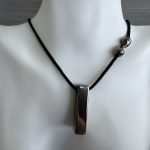 Κολιέ μαύρη μπάρα με μαύρο κορδόνι