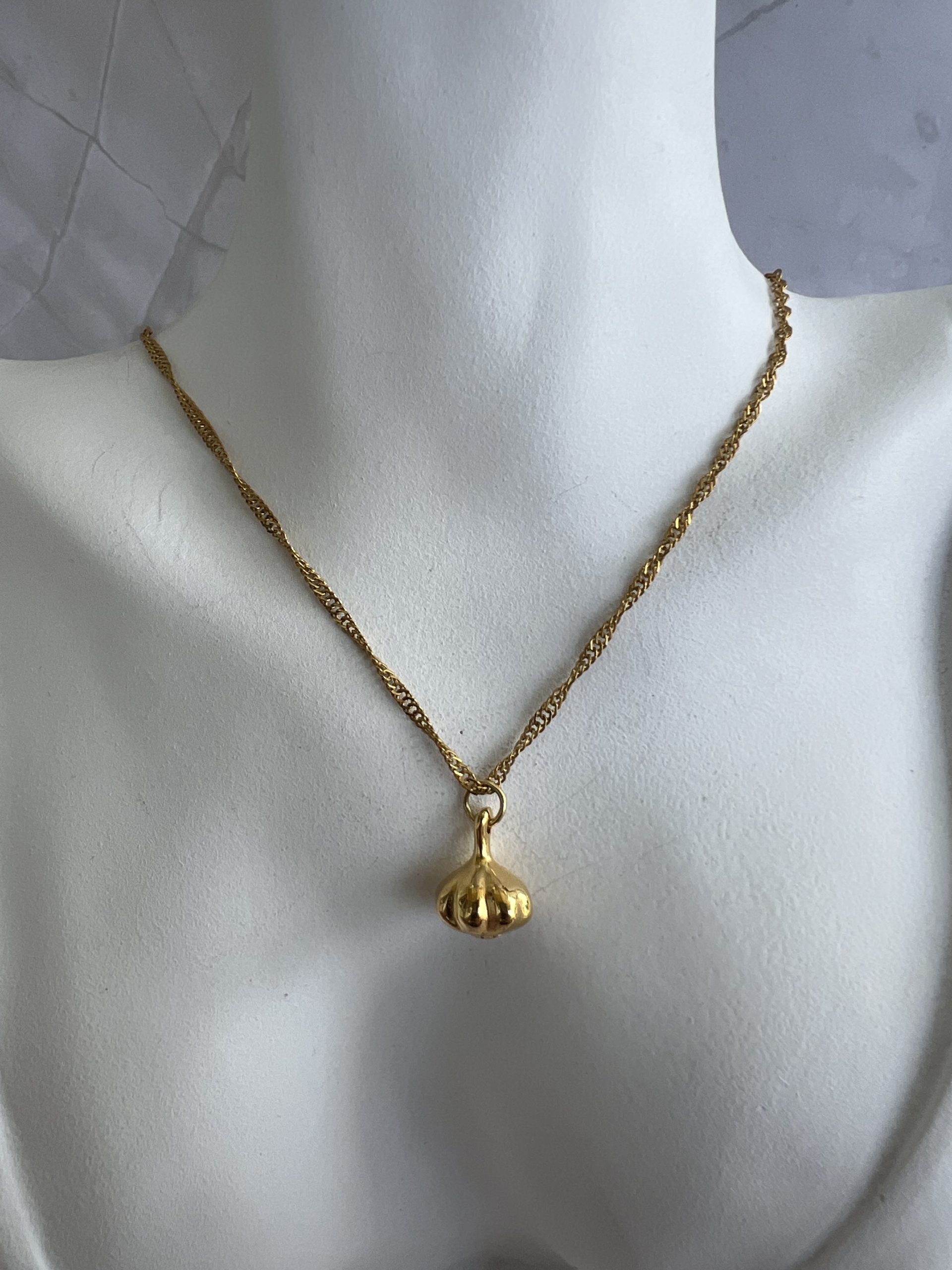 NEC188 Κολιέ σκόρδο με χρυσή αλυσίδα - Image 1
