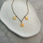 Κολιέ με κύκλους και χρυσή αλυσίδα