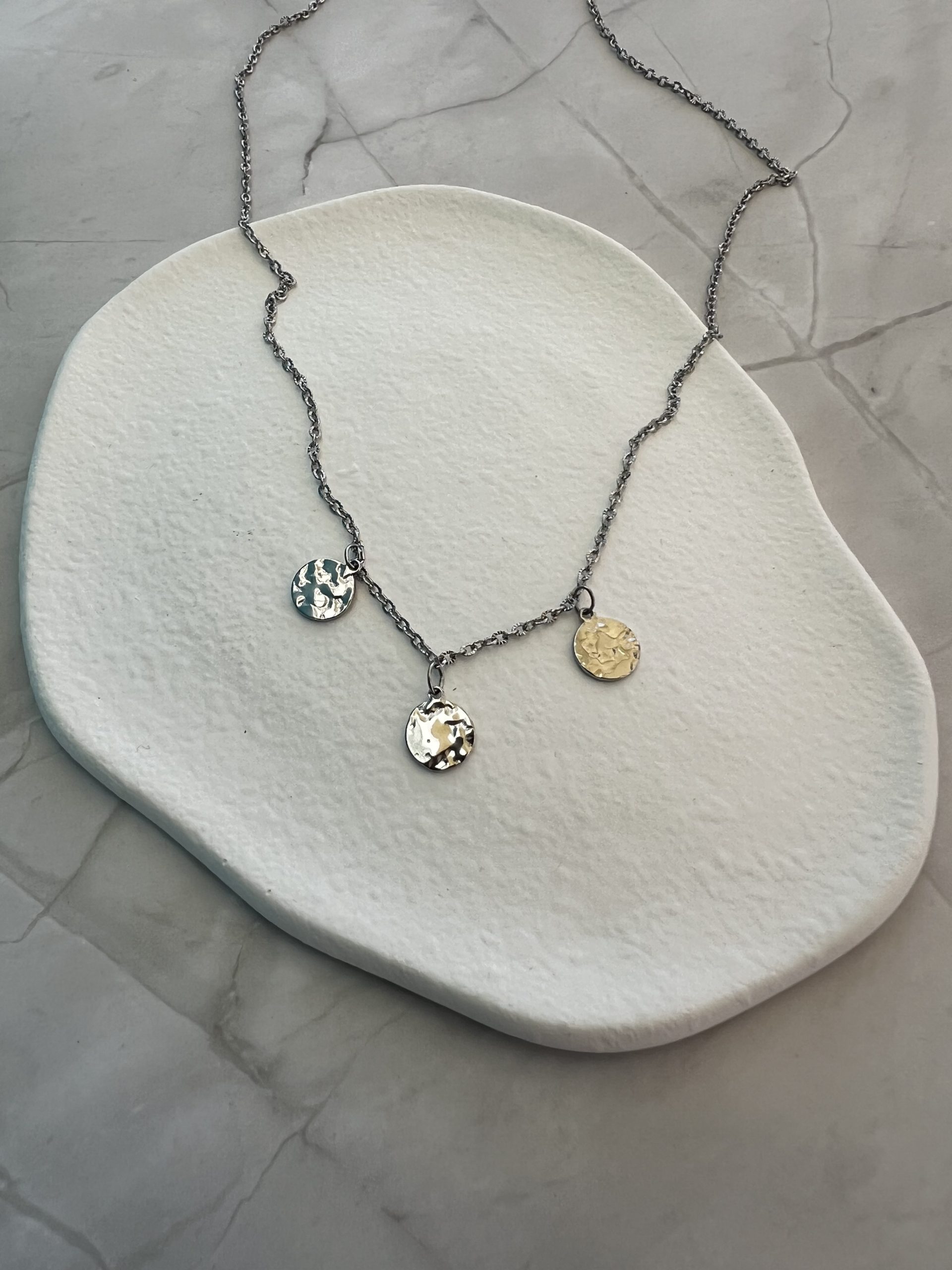 NEC207B Κολιέ με κύκλους και ασημί αλυσίδα - Image 1