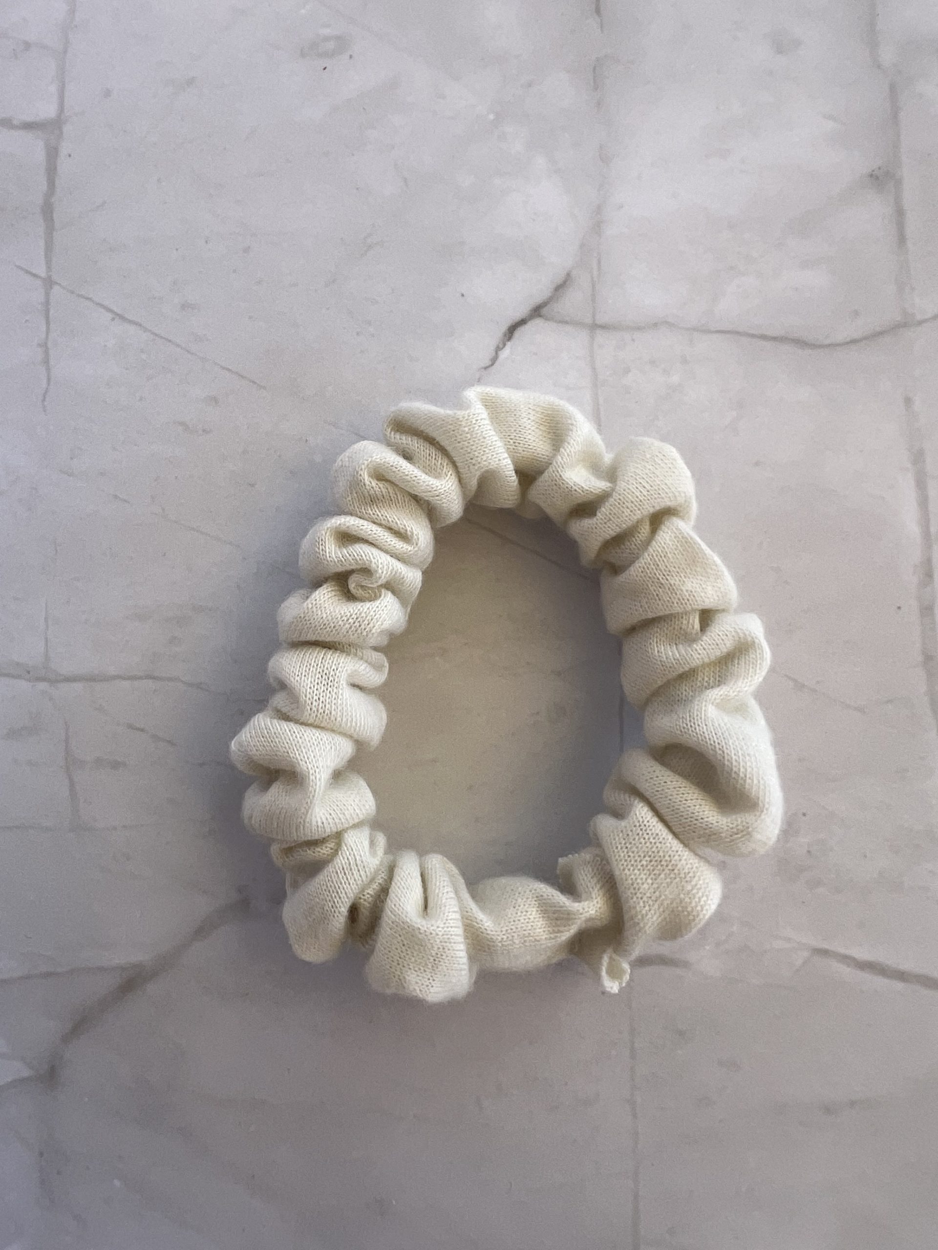 HR38 Λαστιχάκι για τα μαλλιά μπεζ ανοιχτό - Image 1