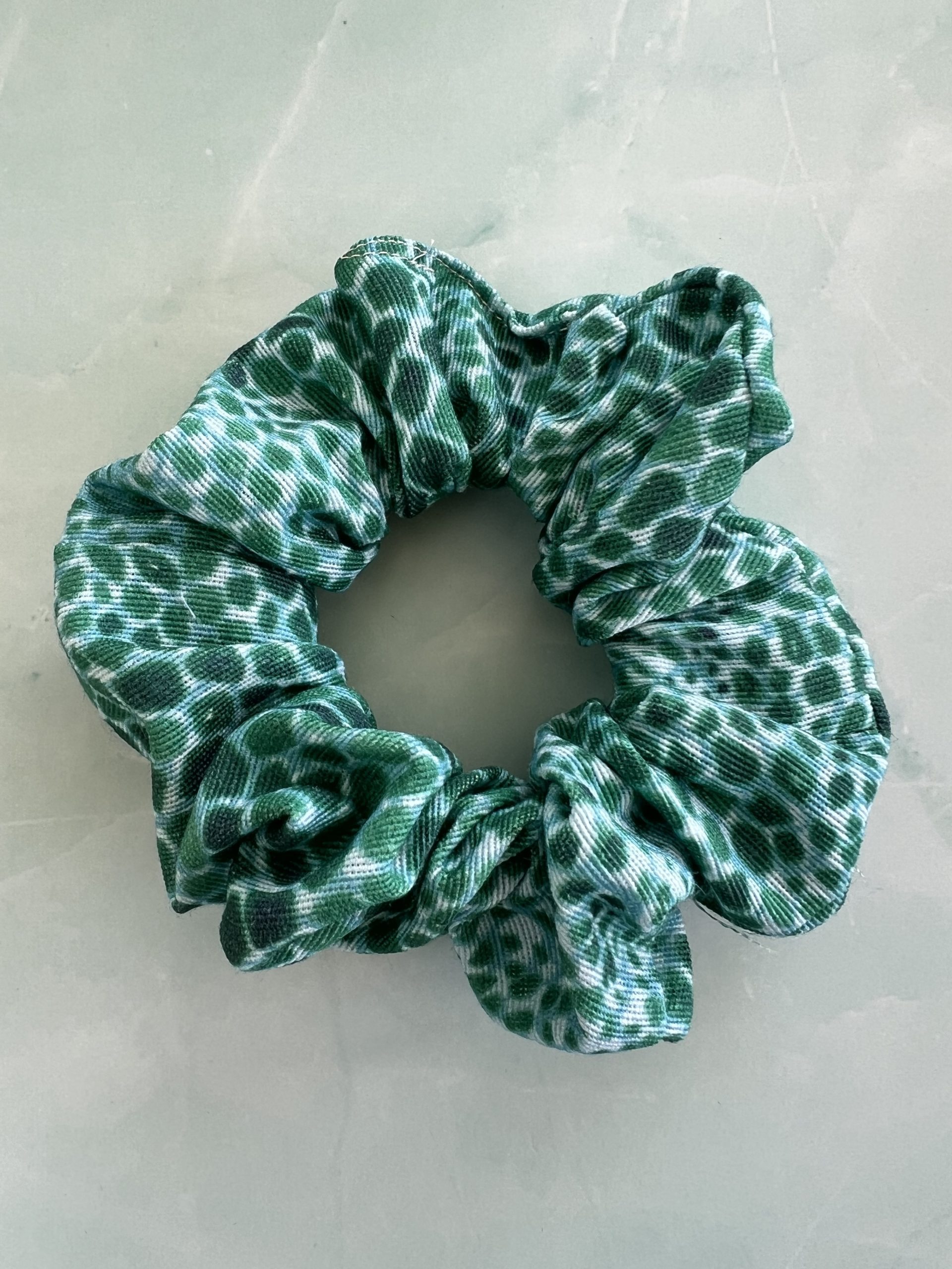 HR59 Scrunchie πράσινο πουά - Image 1