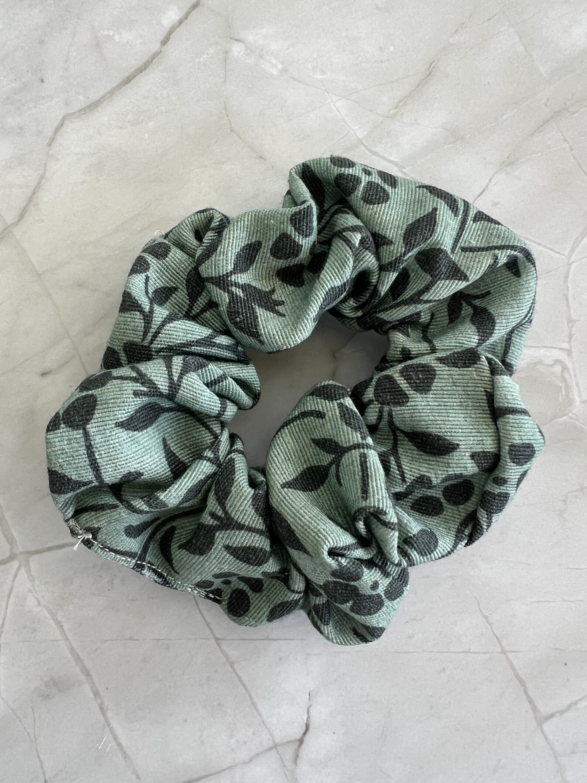 HR65 Scrunchie πράσινα φύλλα - Image 1