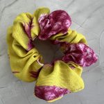 Scrunchie κίτρινο με φούξια ανανά