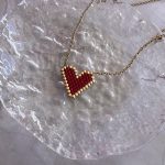 Κολιέ καρδιά με χρυσή αλυσίδα κεντημένο με χάντρες Miyuki