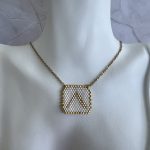 Κολιέ μονόγραμμα Λ κεντημένο με χάντρες Miyuki