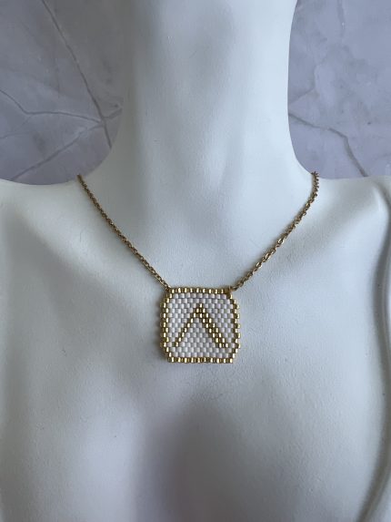 Κολιέ μονόγραμμα Λ κεντημένο με χάντρες Miyuki