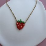 Κολιέ φράουλα κεντημένη με χάντρες Miyuki