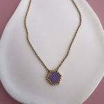 Κολιέ μωβ πολύγωνο κεντημένο με χάντρες Miyuki