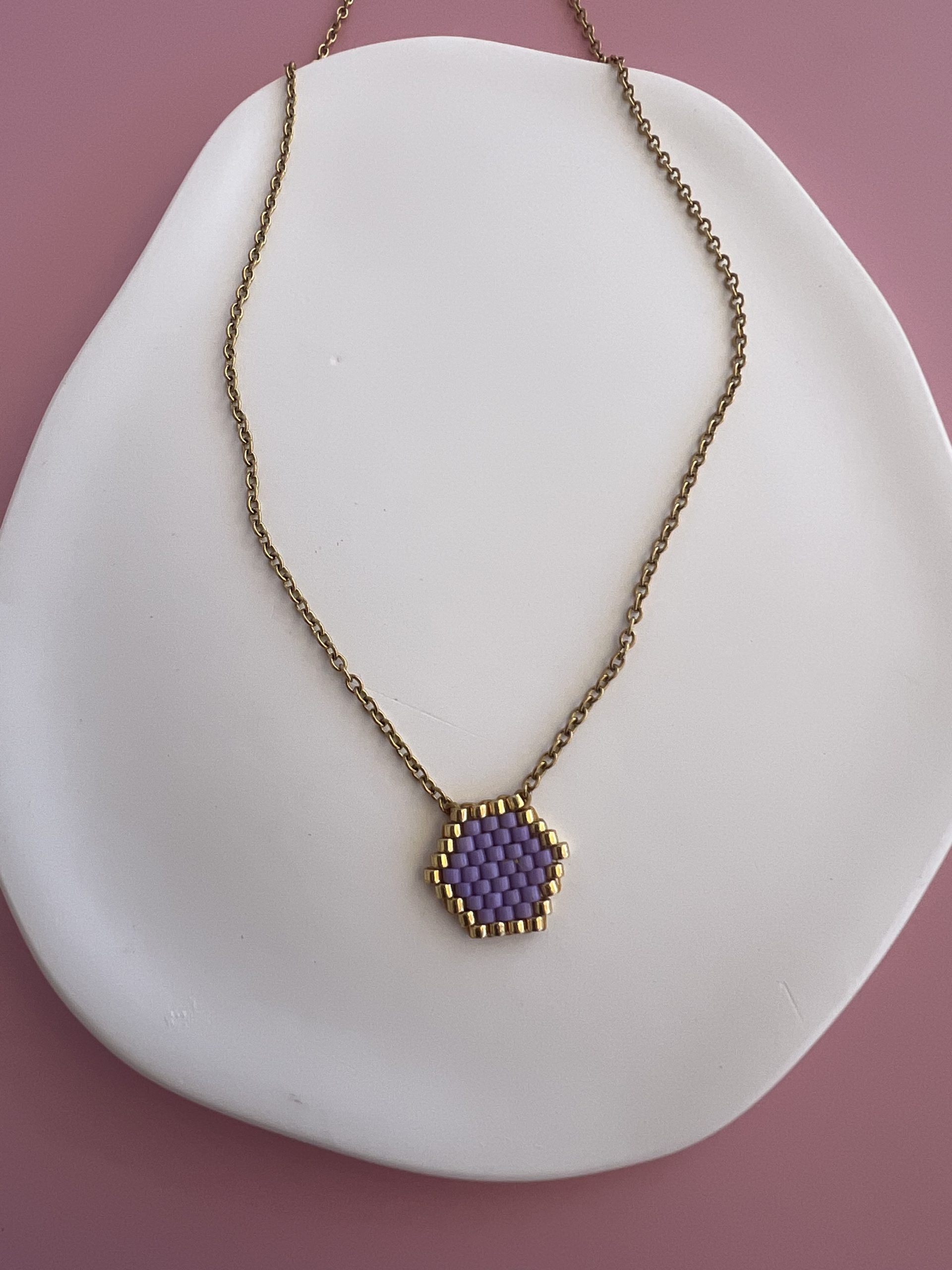 NEC354B Κολιέ μωβ πολύγωνο κεντημένο με χάντρες Miyuki - Image 1