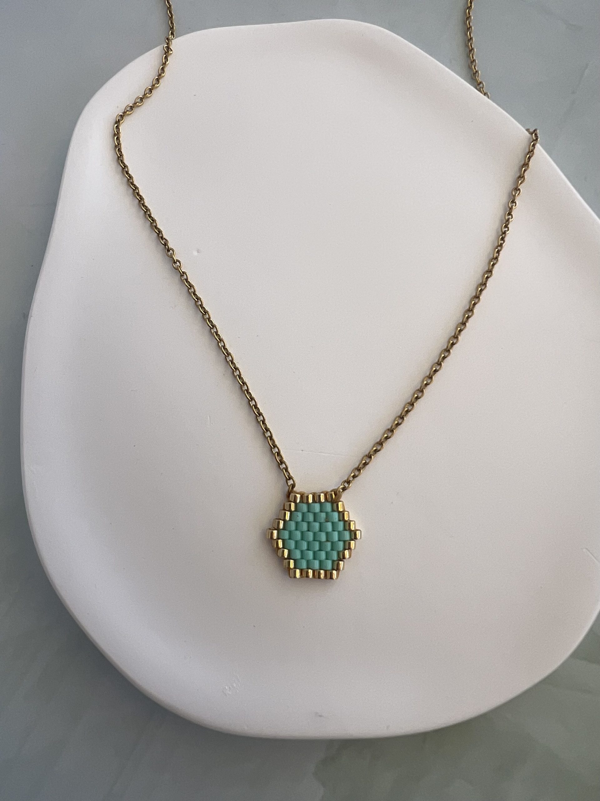 NEC356B Κολιέ τυρκουάζ πολύγωνο κεντημένο με χάντρες Miyuki - Image 1
