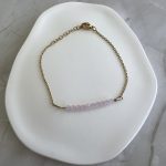 Βραχιόλι με ροζ πέτρες και χρυσή αλυσίδα