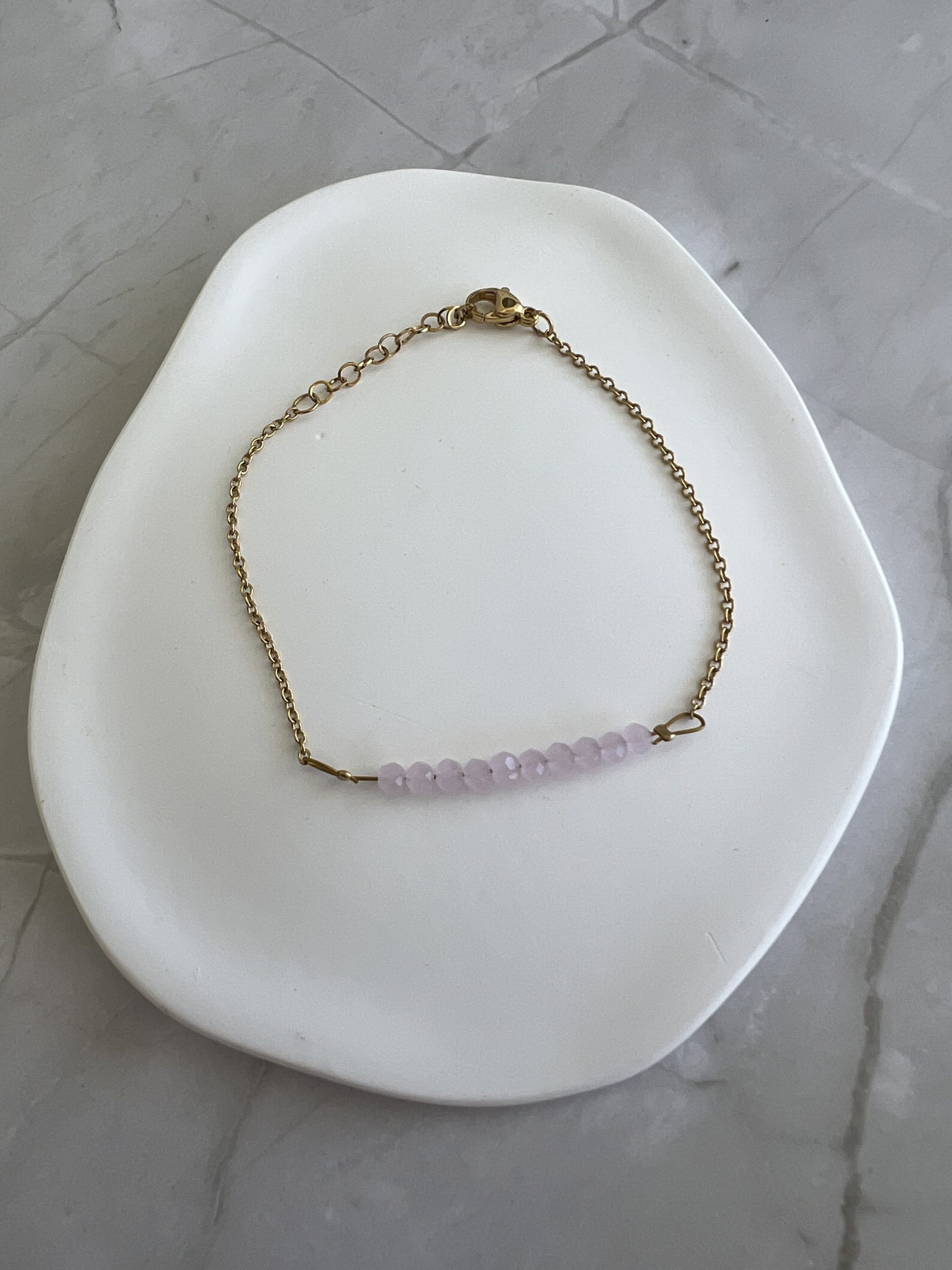 BRA186 Βραχιόλι με ροζ πέτρες και χρυσή αλυσίδα - Image 1