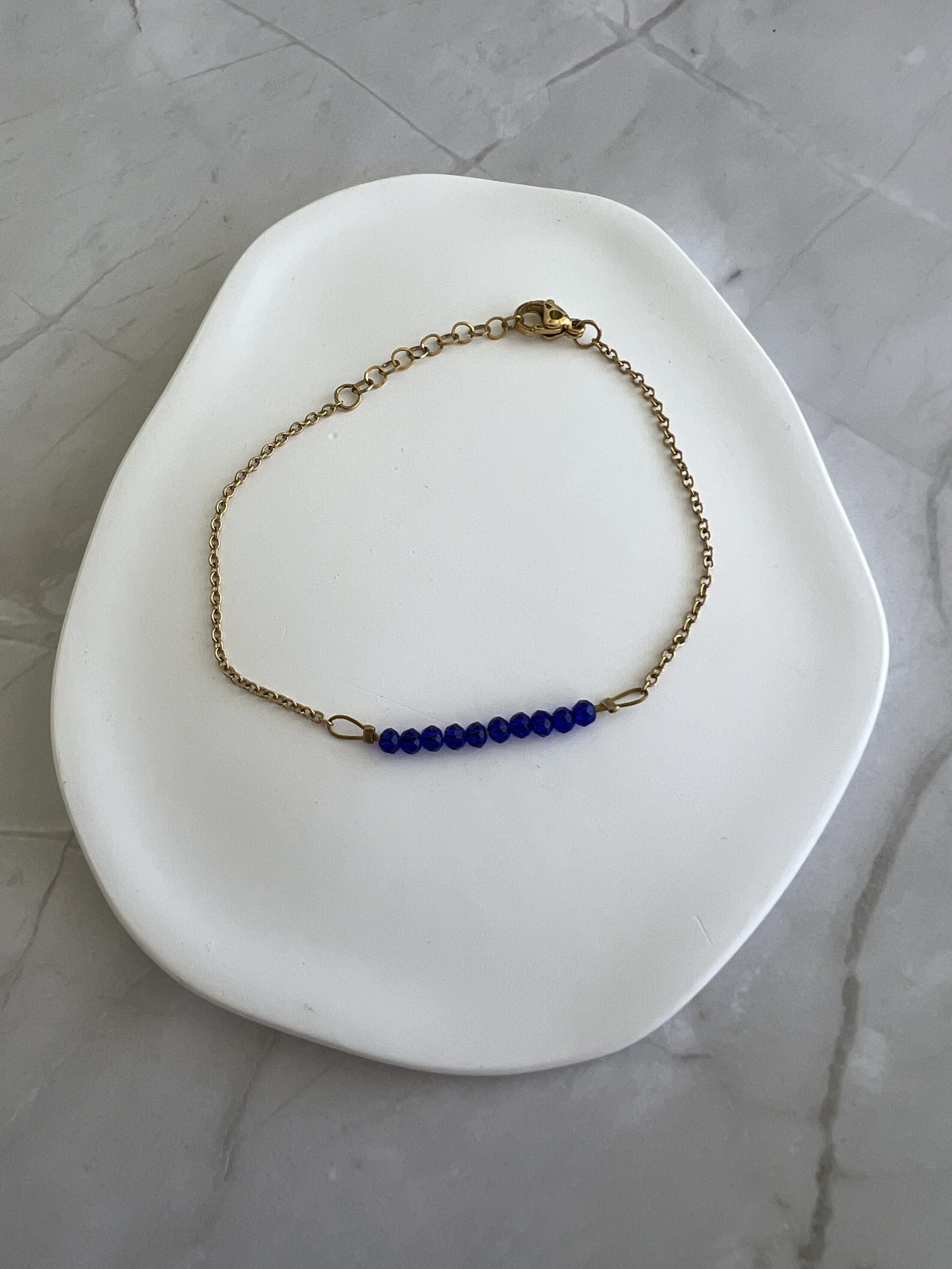BRA187 Βραχιόλι με μπλε πέτρες και χρυσή αλυσίδα - Image 1