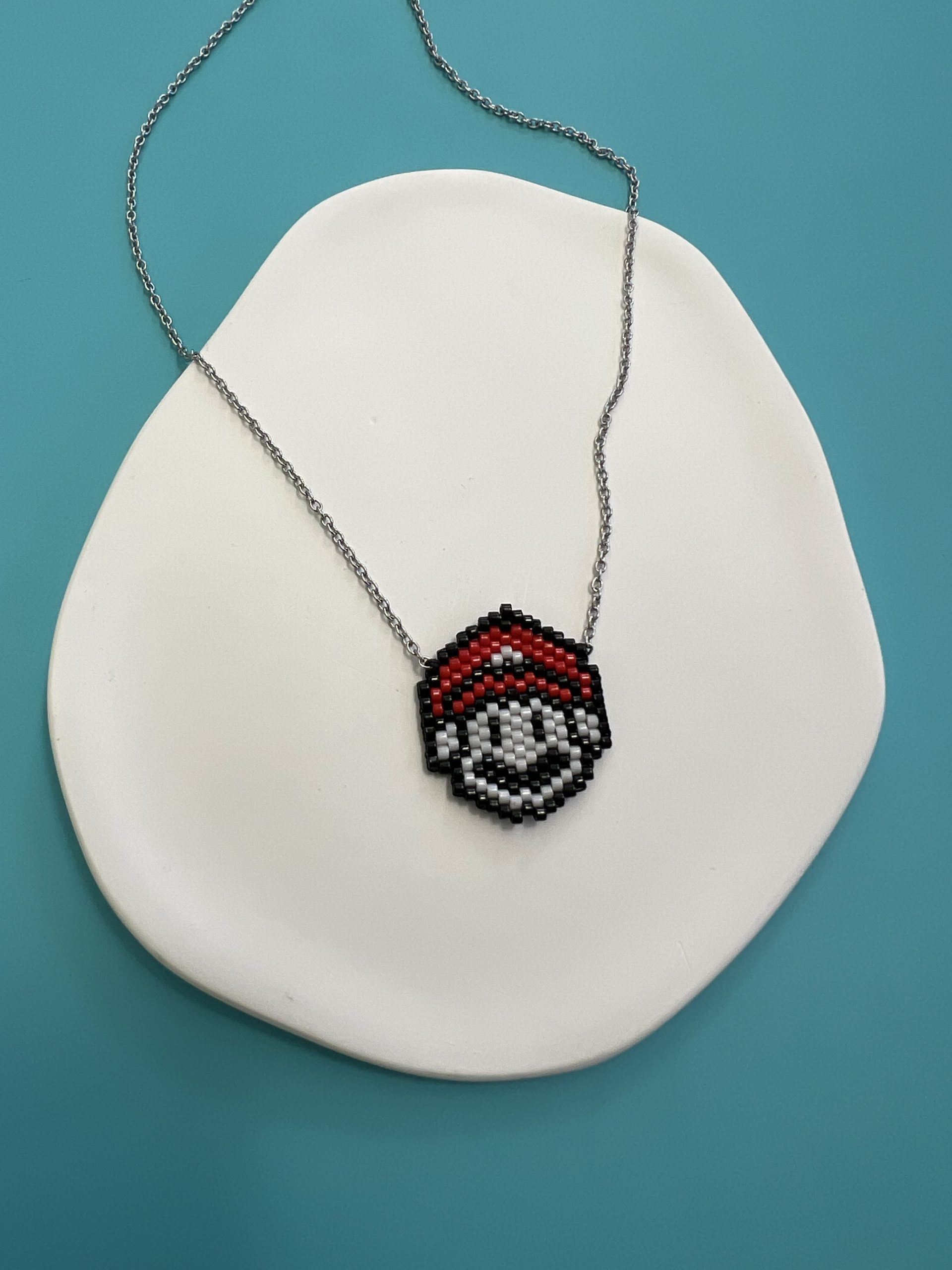 NEC364 Κολιέ Super Mario κεντημένο με χάντρες Miyuki και ασημί αλυσίδα - Image 1