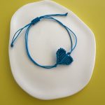 Βραχιόλι μπλε καρδιά μακραμέ