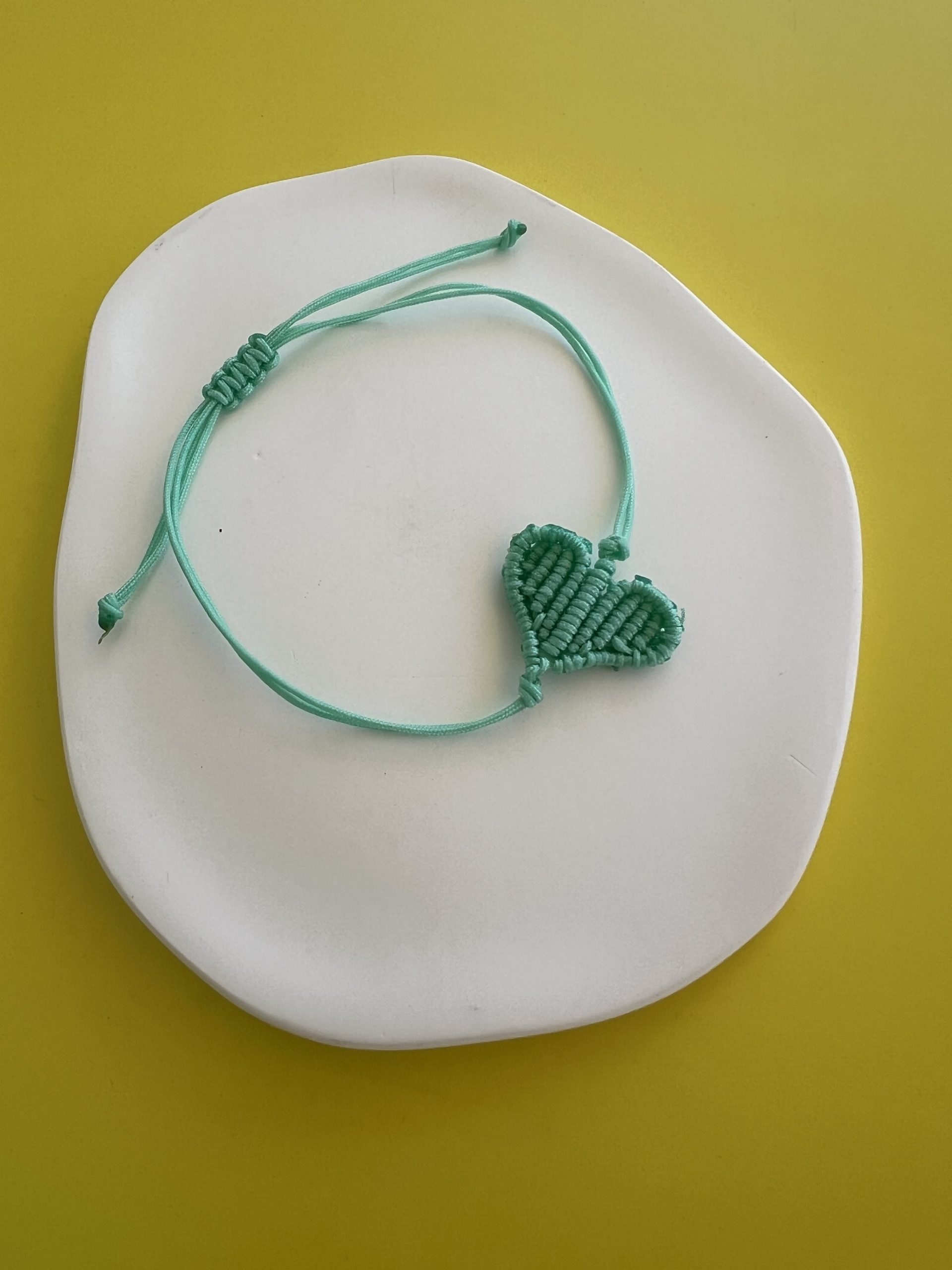 BRA198 Βραχιόλι τυρκουάζ καρδιά μακραμέ - Image 1