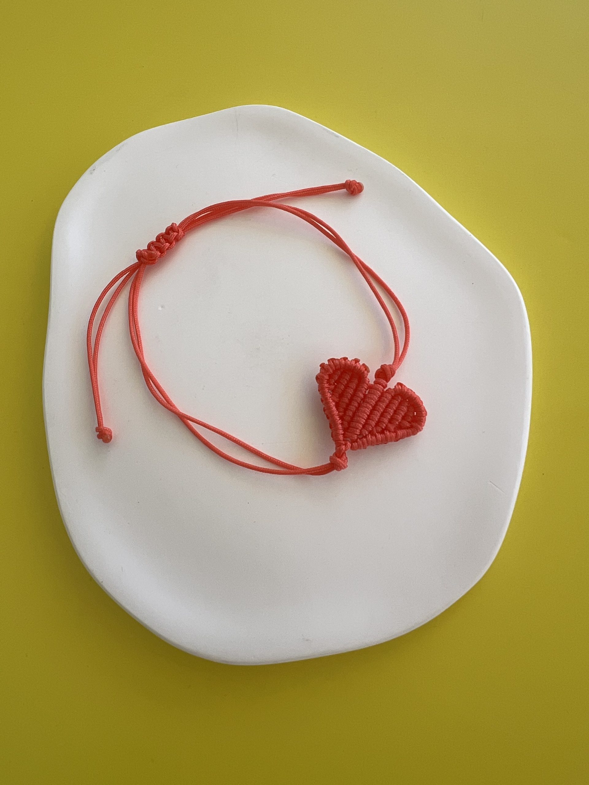 BRA199 Βραχιόλι κοραλί καρδιά μακραμέ - Image 1