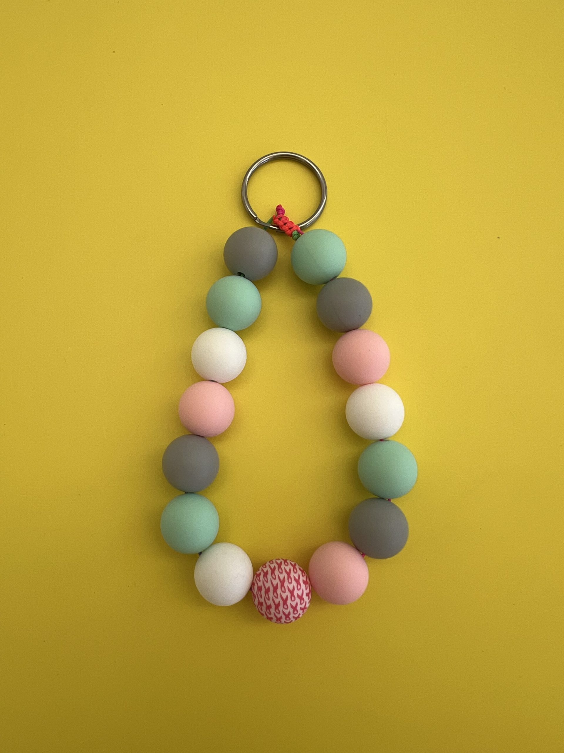 KEY113 Μπρελόκ πολύχρωμες χάντρες - Image 1
