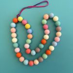 Αξεσουάρ κινητού με πολύχρωμες χάντρες