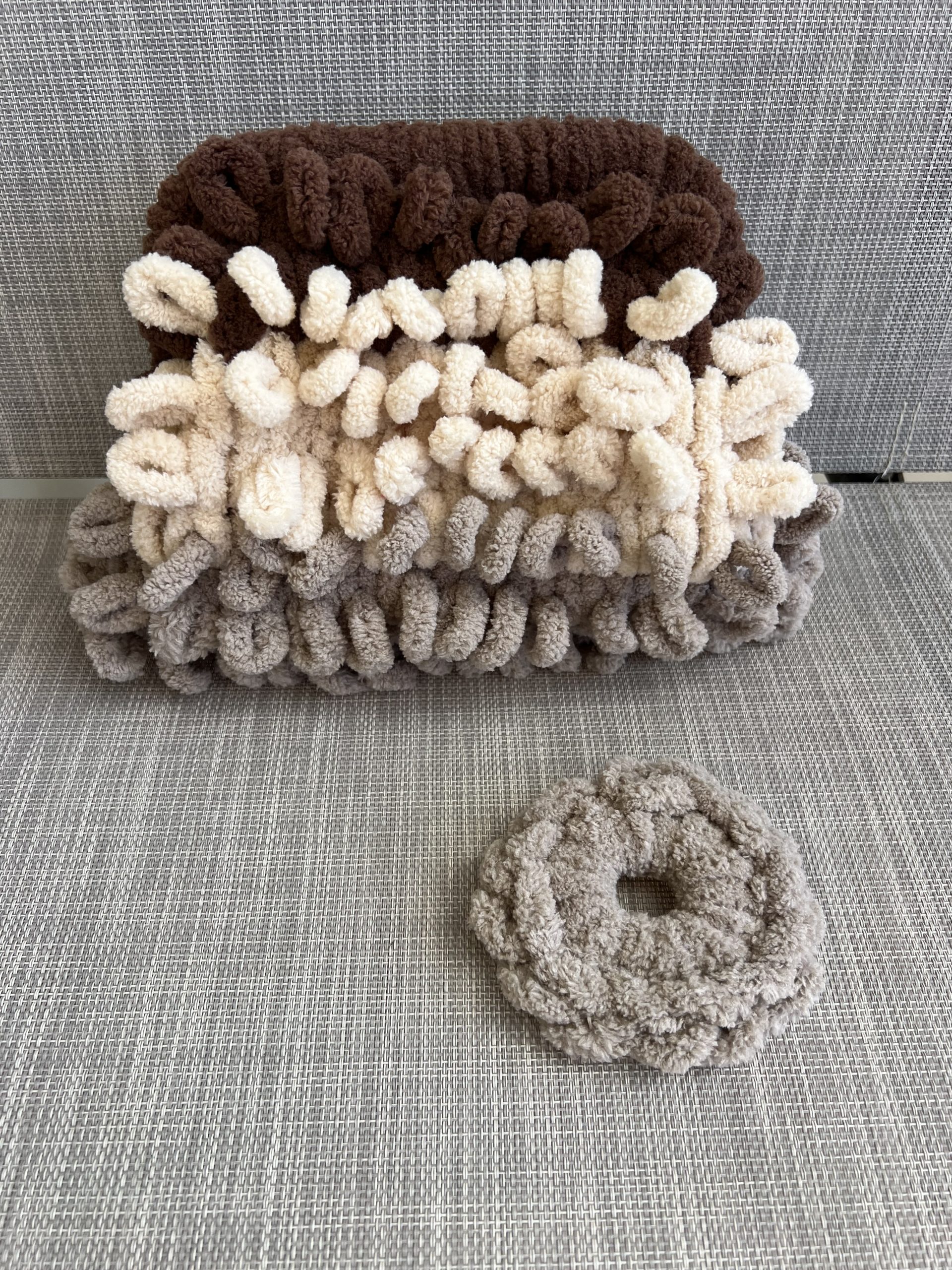 BG100B Puffy Bag Beige Multi 20cm - Image 1