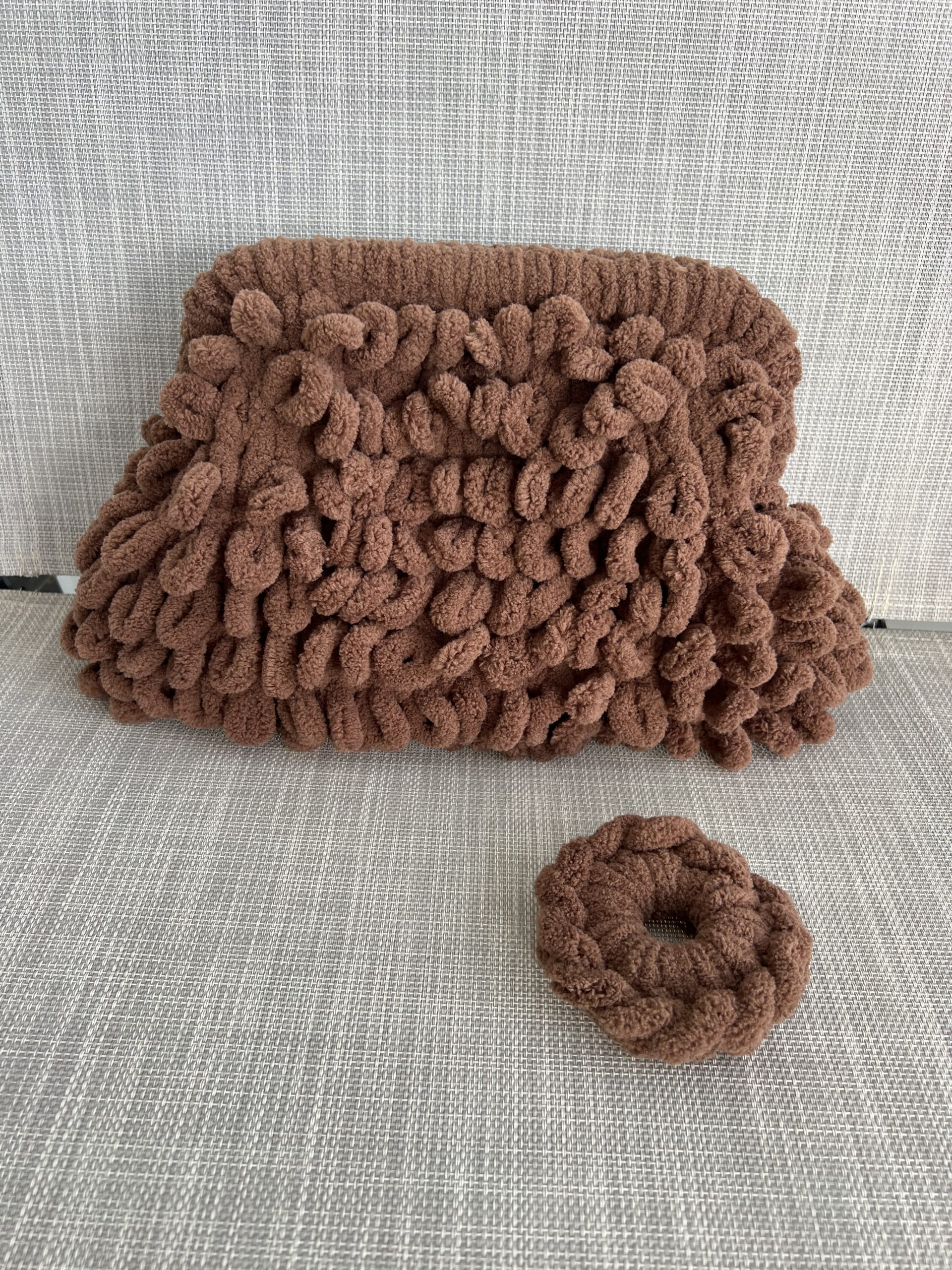 BG90B Puffy Bag Teddy Bear 25cm - Image 1