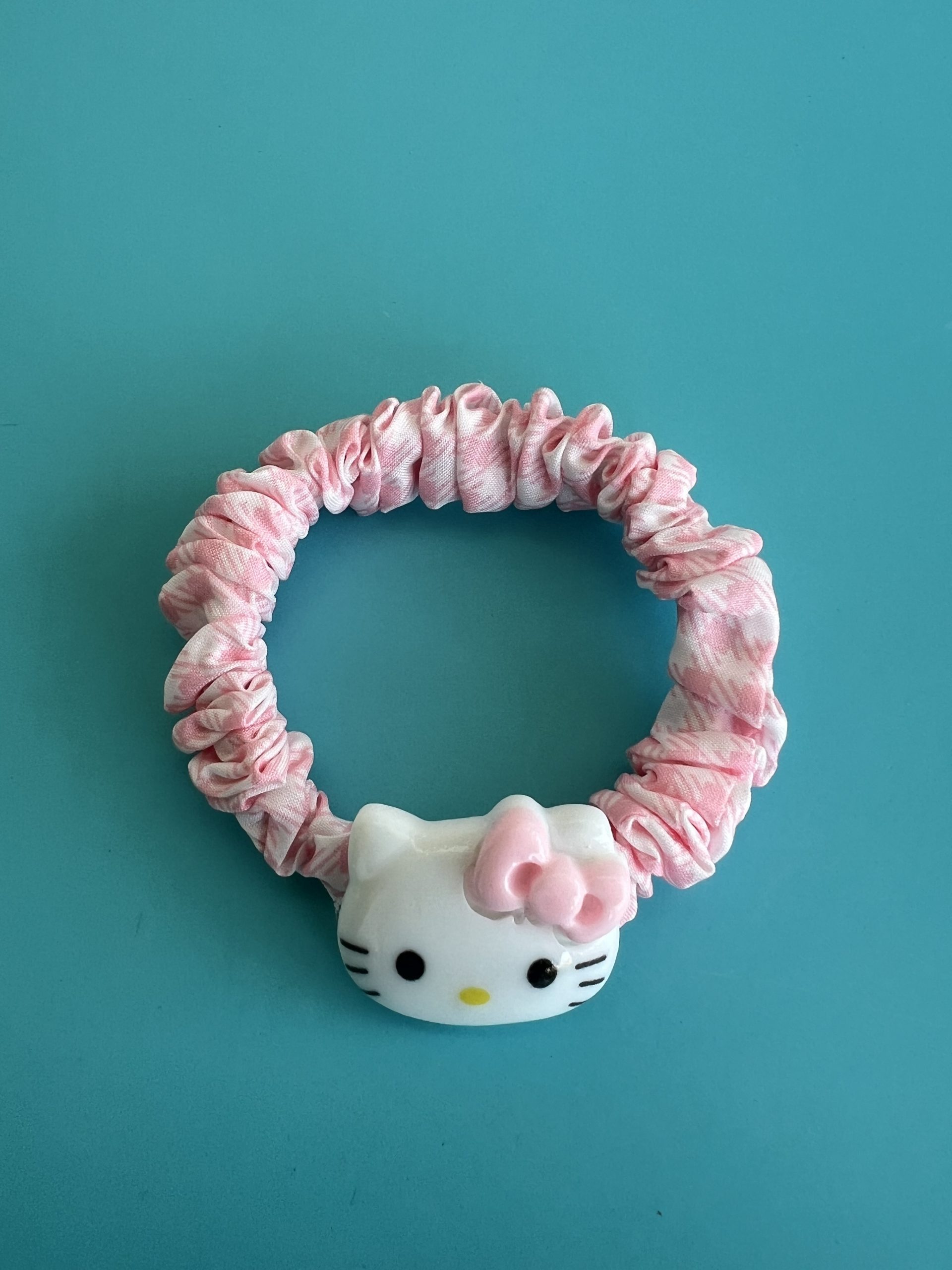HR126 Scrunchie Hello Kitty - Image 1