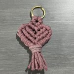 Μπρελόκ ροζ καρδιά μακραμέ