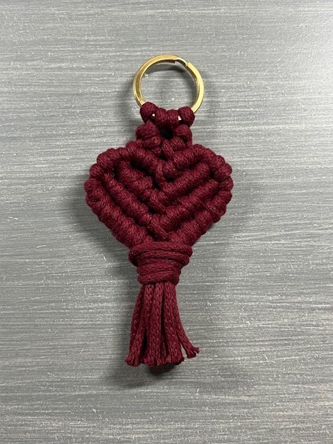 KEY123 Μπρελόκ μπορντώ καρδιά μακραμέ - Image 1