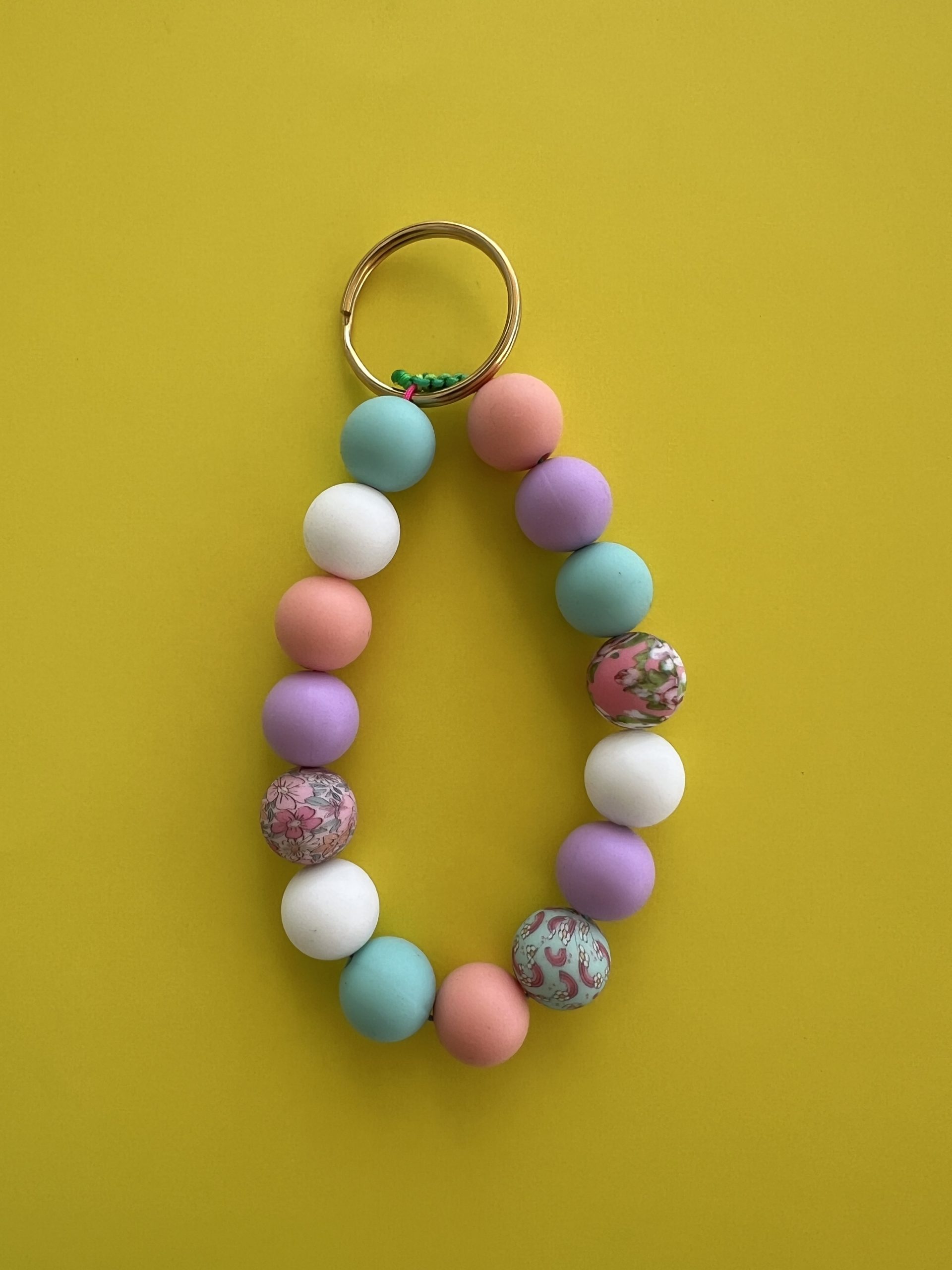 KEY129 Μπρελόκ πολύχρωμες χάντρες - Image 1