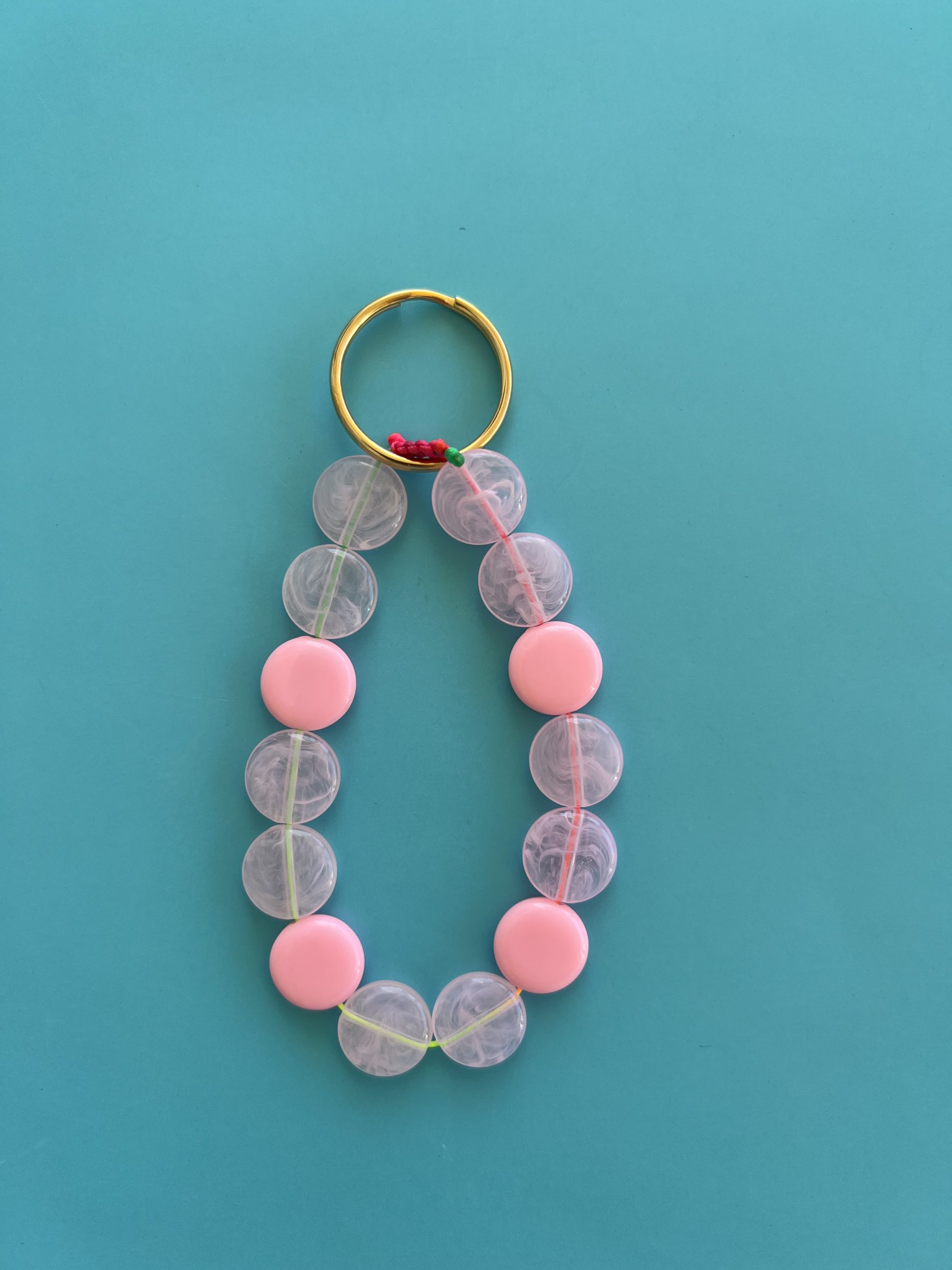 KEY131 Μπρελόκ ροζ χάντρες - Image 1