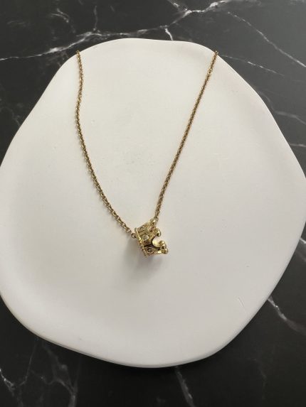 Κολιέ κορώνα με χρυσή αλυσίδα