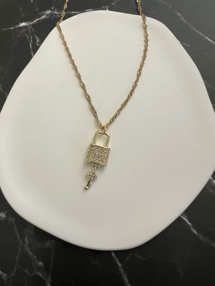 Κολιέ λουκέτο και κλειδί με ζιργκόν και χρυσή αλυσίδα